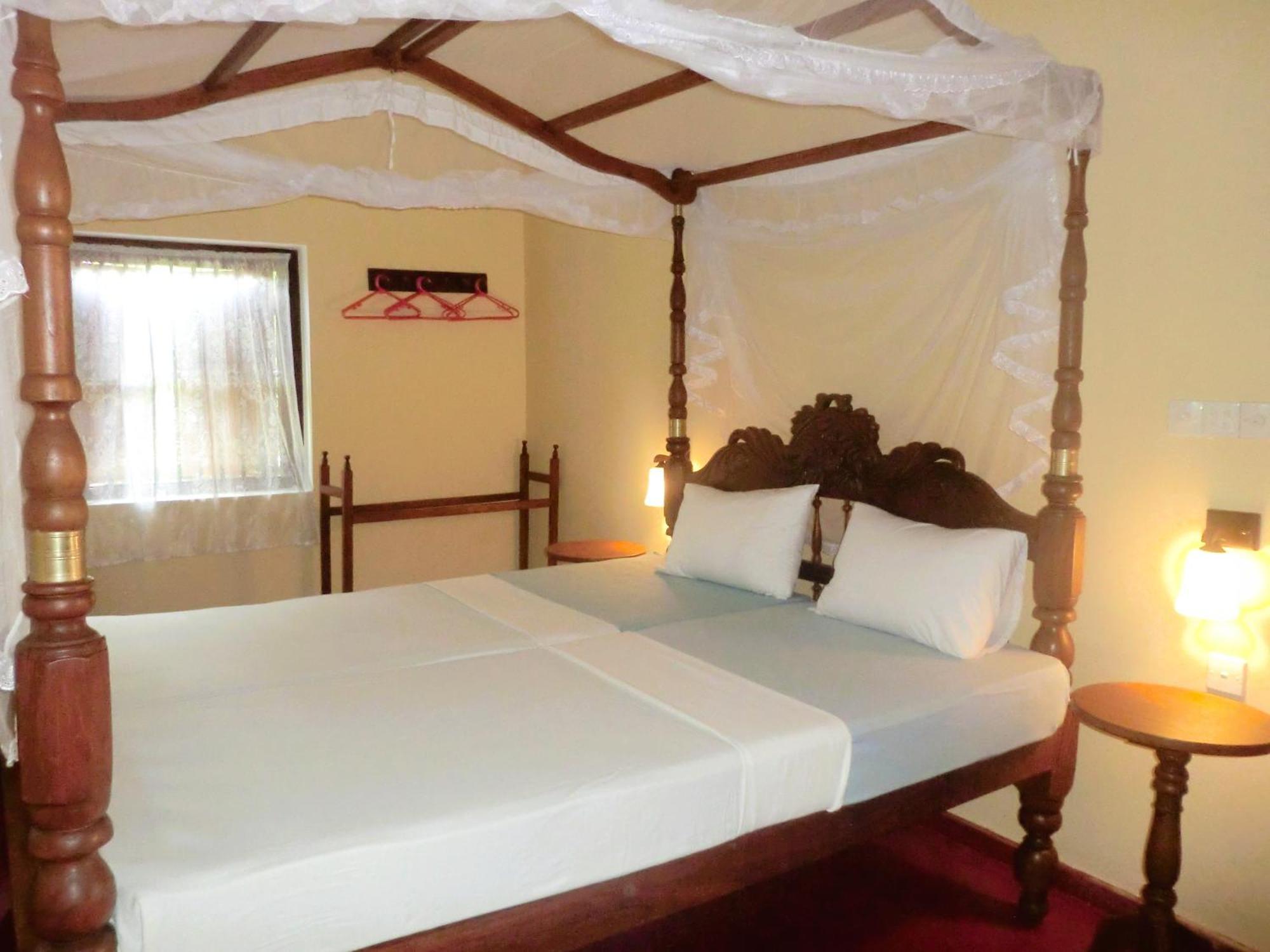Top Of The Hill Guesthouse فيليغاما الغرفة الصورة