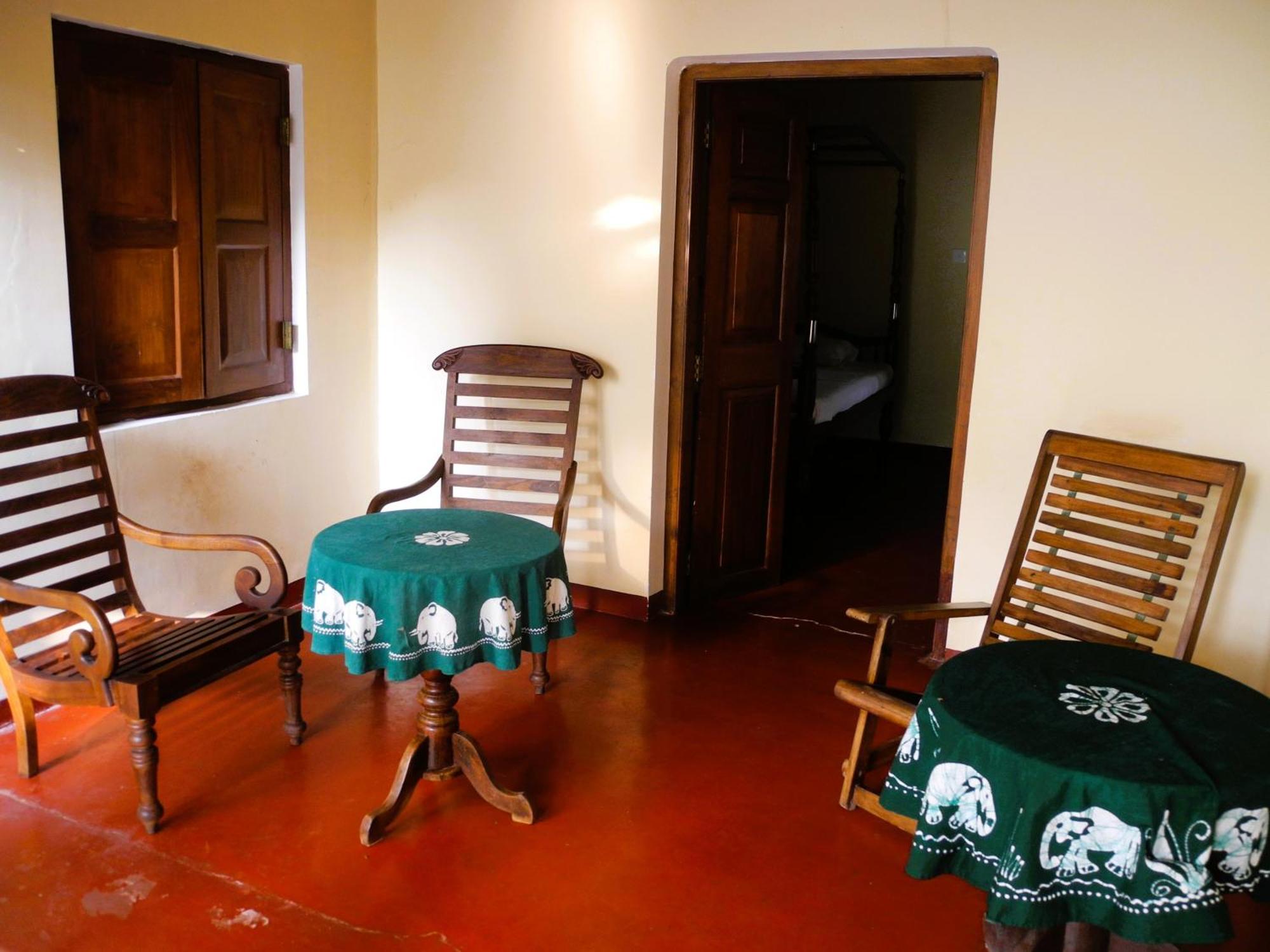 Top Of The Hill Guesthouse فيليغاما الغرفة الصورة